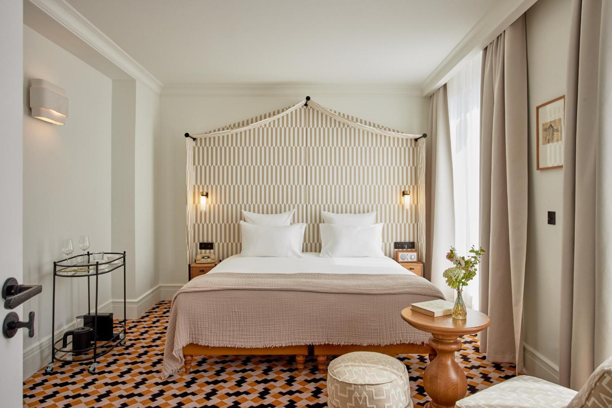 Hotel Noucha Paris Exterior photo